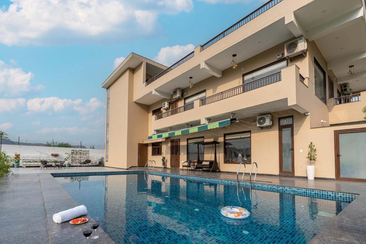 Brookvale Manor By Stayvista - Private Pool Haven With Endless Views & Indoor Fun Sohna ภายนอก รูปภาพ