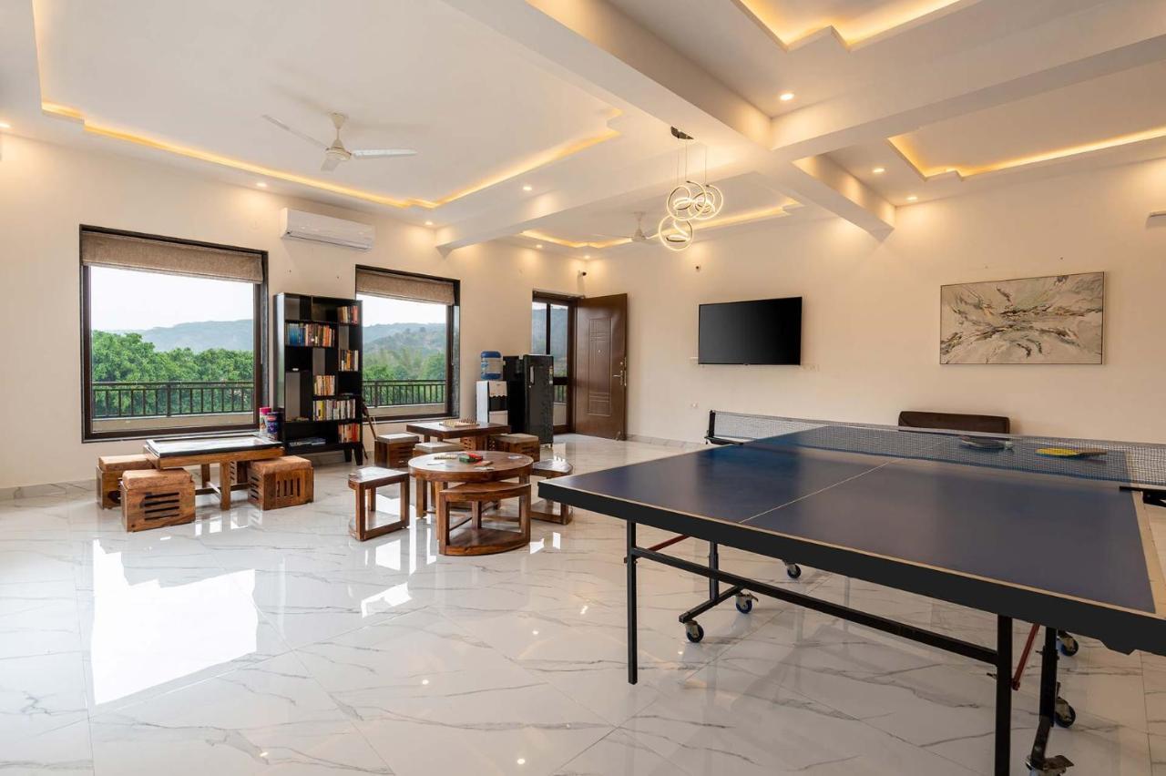 Brookvale Manor By Stayvista - Private Pool Haven With Endless Views & Indoor Fun Sohna ภายนอก รูปภาพ