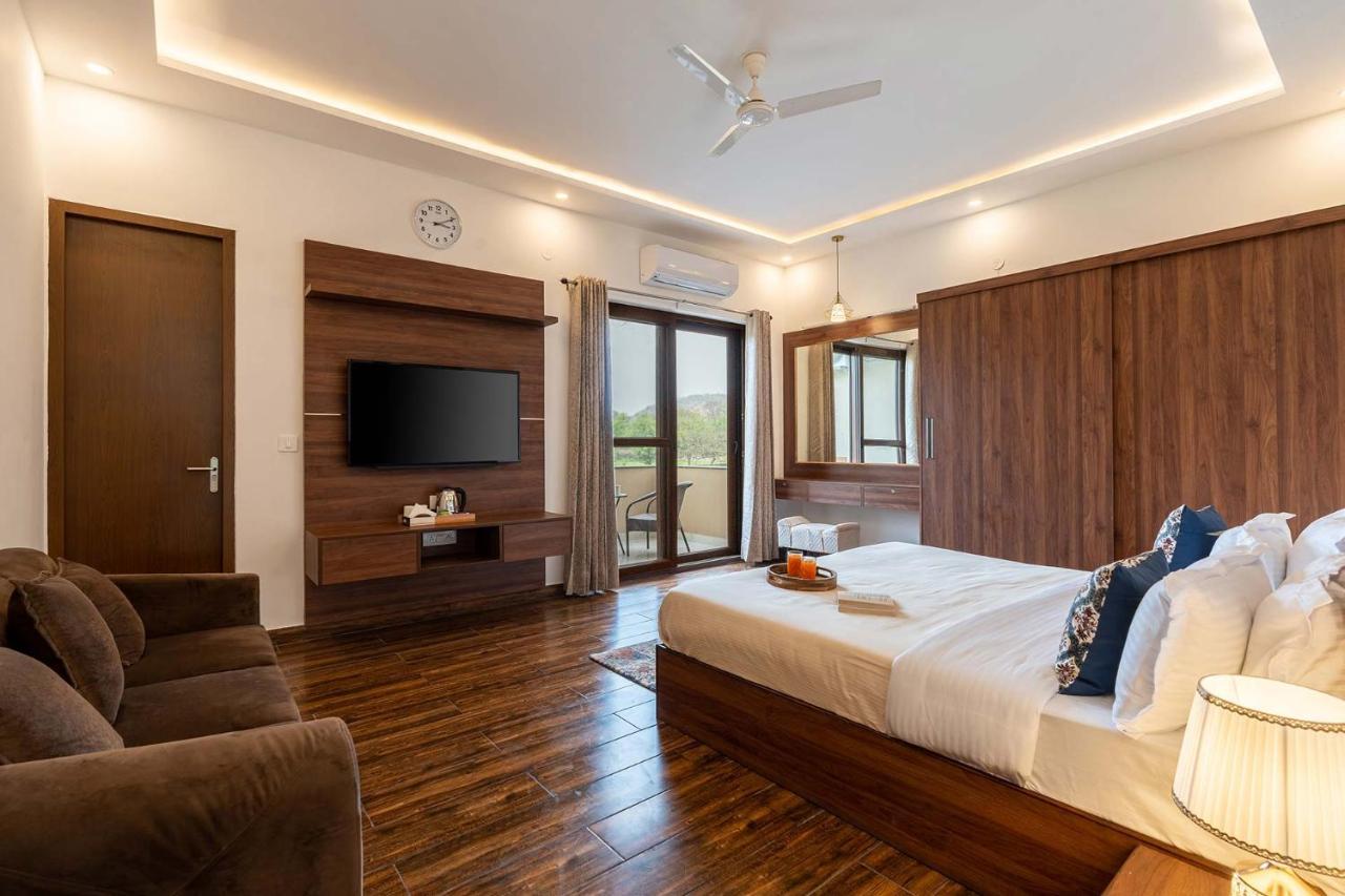 Brookvale Manor By Stayvista - Private Pool Haven With Endless Views & Indoor Fun Sohna ภายนอก รูปภาพ