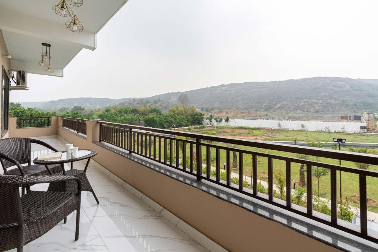 Brookvale Manor By Stayvista - Private Pool Haven With Endless Views & Indoor Fun Sohna ภายนอก รูปภาพ